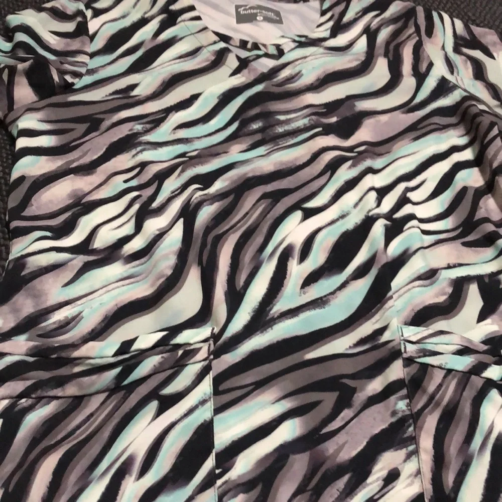 Scrub top - Picture 2 of 3